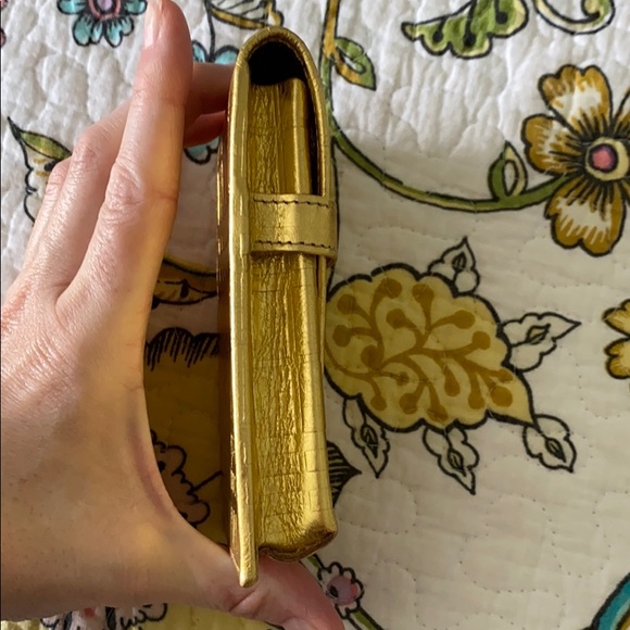 Burberry Gold Metallic Pouch Case Cell Phone Nova - Picture 5 of 9